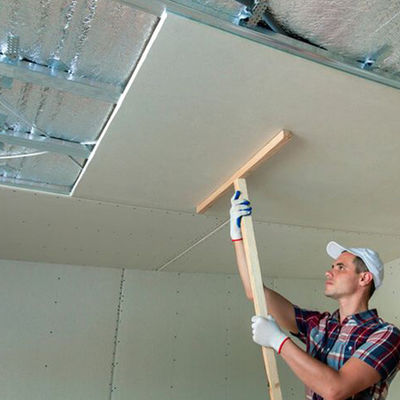 Bon prix Panneau de gypse décoratif résistant au feu Sheetrock 1220mm x 2440mm en ligne